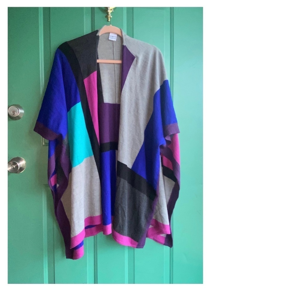 Per Se by Carlisle shacket shawl *one untreated spot see photo*